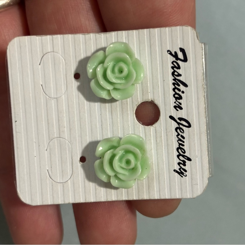 Stud earrings - Picture 7 of 16